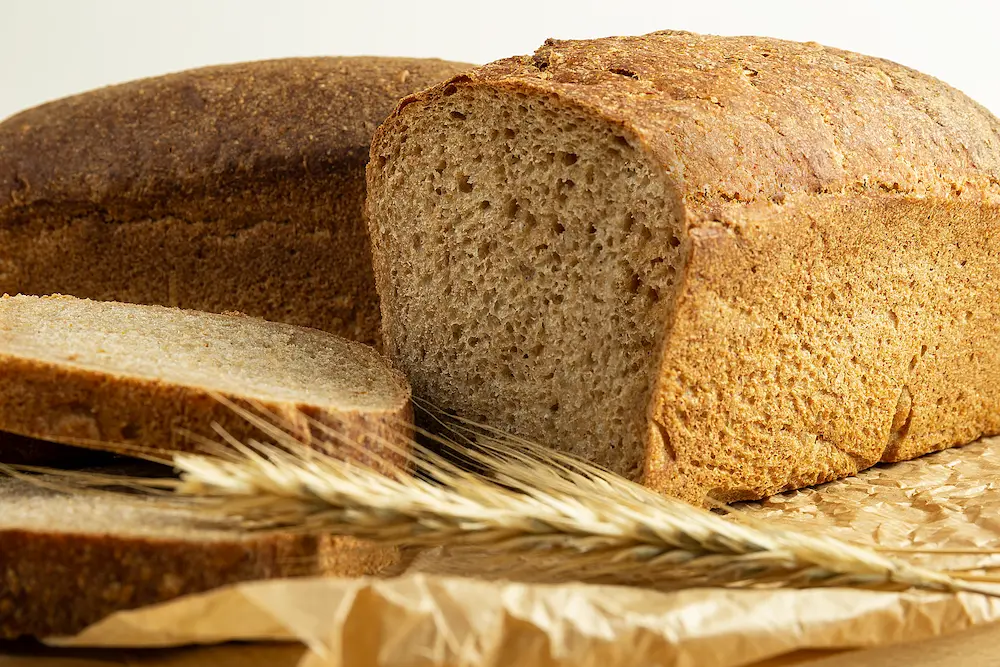 espelta pan entero y en rodajas de trigo