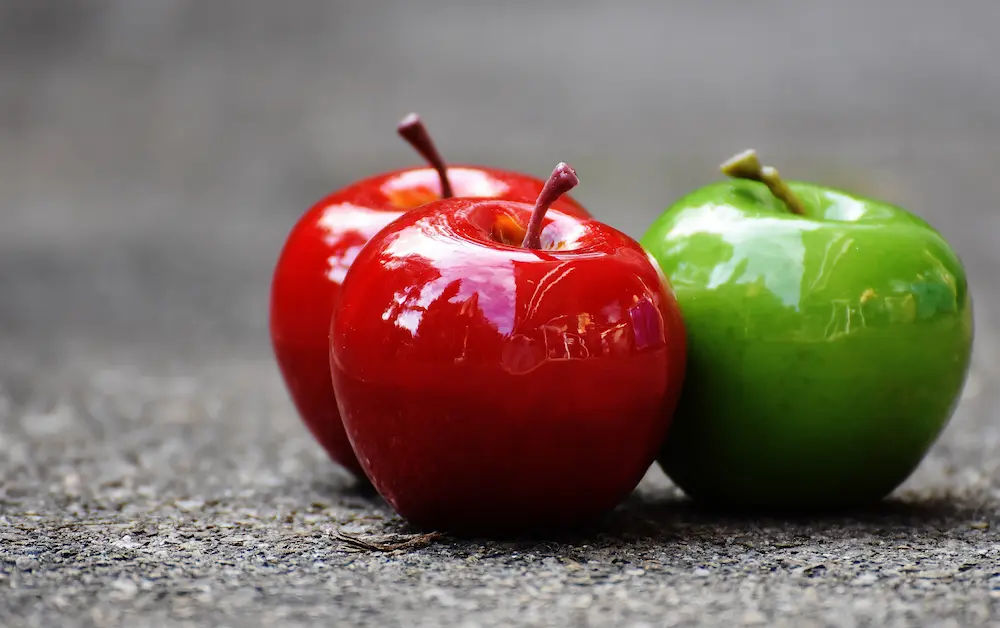 fruta con fibra manzanas rojas y verde